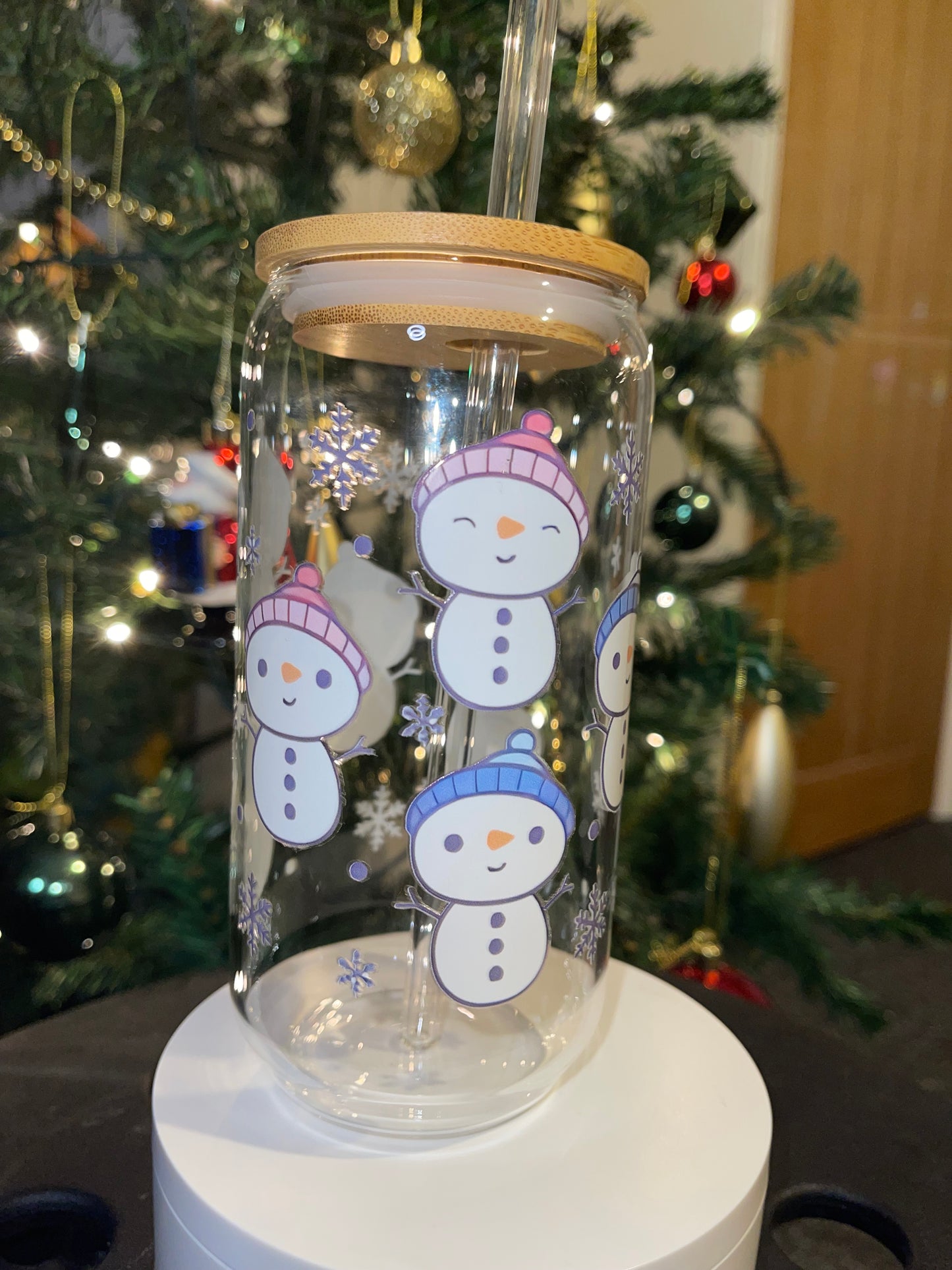 Cute Snowman with hat can shaped glass drinking cup with bamboo lid and glass straw