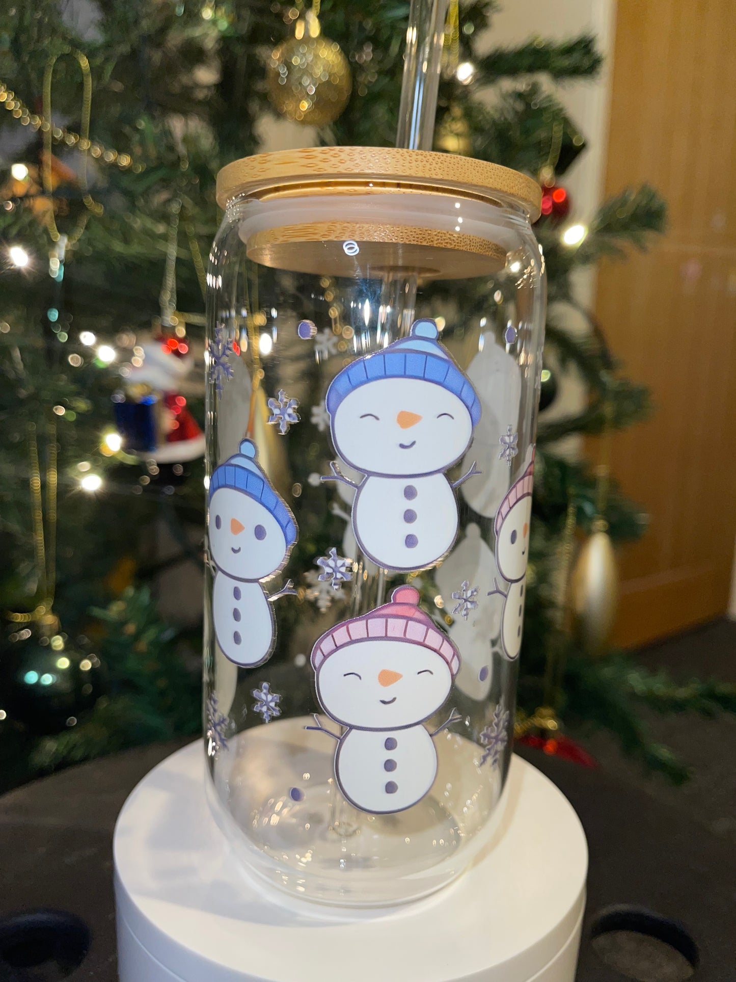 Cute Snowman with hat can shaped glass drinking cup with bamboo lid and glass straw