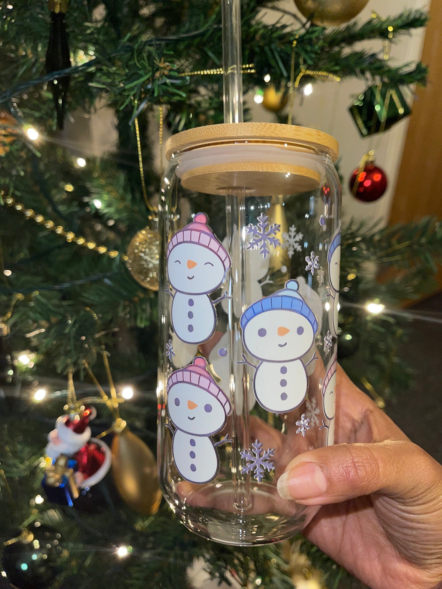 Cute Snowman with hat can shaped glass drinking cup with bamboo lid and glass straw